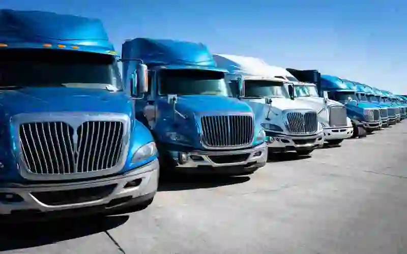 Tera traktor raske varustuse transportimiseks